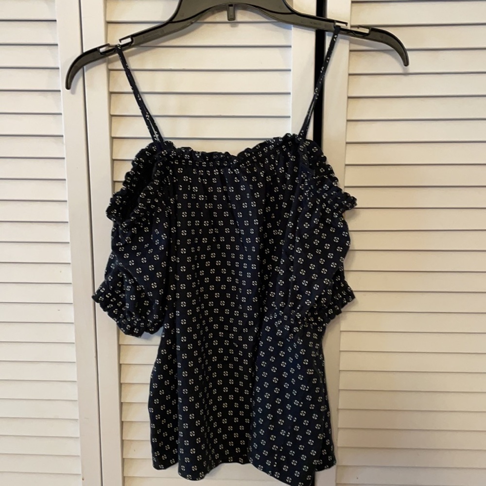 H&M Cold Shoulder Top - Picture 4 of 6